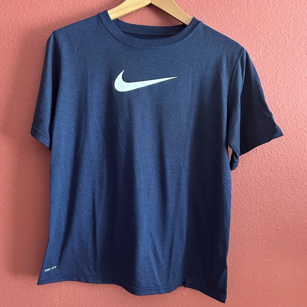 Nike Dri-Fit Men’s Dark Navy Tee with White Swoosh Sz M Like New